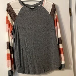 Women’s lightweight sweater. Size L.